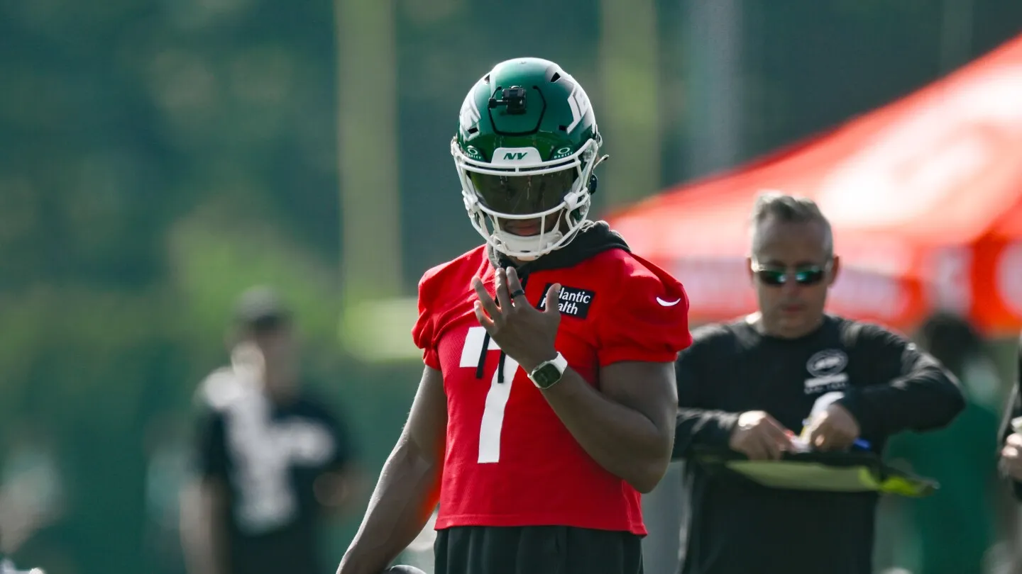 Justin Fields Latihan 7-on-7 di Latihan Jets Hari Sabtu
